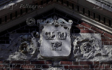 The Harvard University shield 