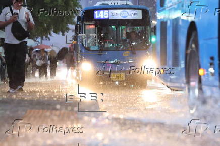 Heavy rain pounds Seoul
