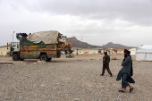 Refugees deported from Pakistan arrive in Afghanistan