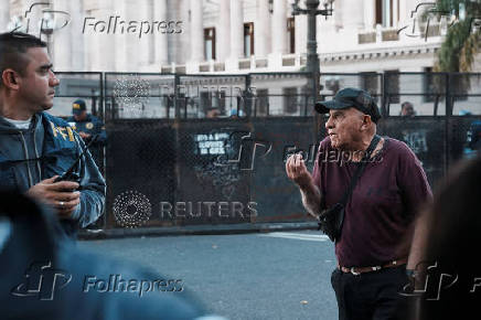 Argentine retirees protest, demand a rise in their income