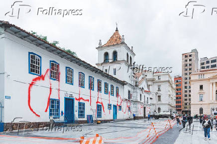 Pichação no Pátio do Colégio