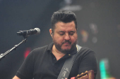 Bruno canta sozinho em festival