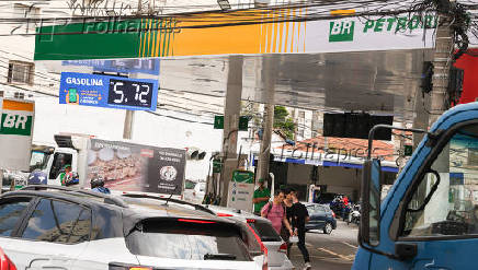 Os preços dos combustíveis diminuiram nas refinarias