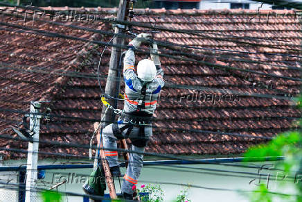 ENEL REMOVE 247 FRAUDES E FURTOS DE ENERGIA EM PETROPOLIS