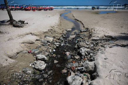 Canal com Esgoto em Praia da Enseada no Guarujá