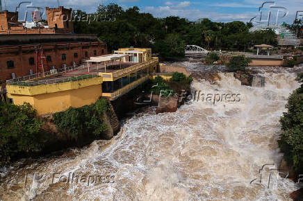 Rio Tietê acima do nível em Salto (SP)