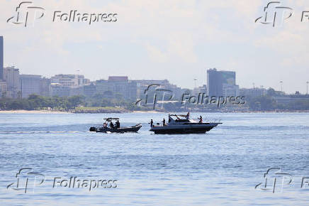 Fiscalização de embarcações no Rio de Janeiro.