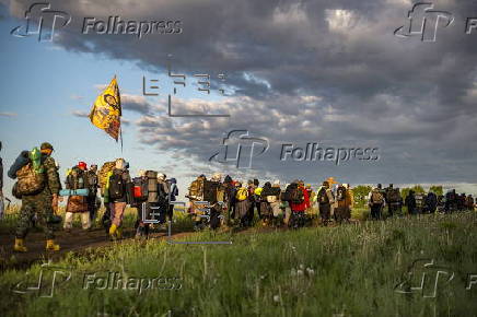 Orthodox Christians take part in annual Velikoretsky Cross procession