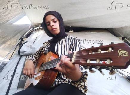 Palestinian children learn music to forget the war and destruction.
