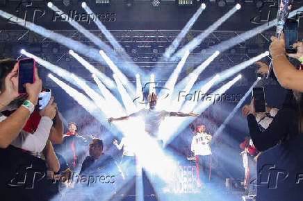 Livinho no último show da noite Fenachim