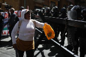 Comerciantes bolivianos protestan contra la 