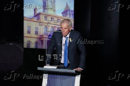 Seven candidates take part in the final New York City mayoral debate