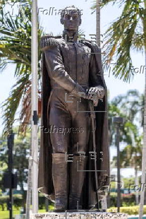 Simon Bolivar bronze statue