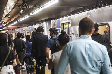 Movimentação dentro da Estação Sé do metrô
