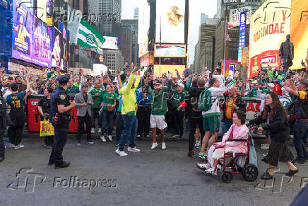 Torcedores do Palmeiras se reunem na Times Square em Nova York