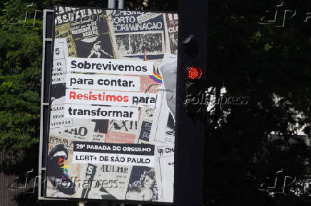 Vista de painéis na avenida paulista, parada LGBT+
