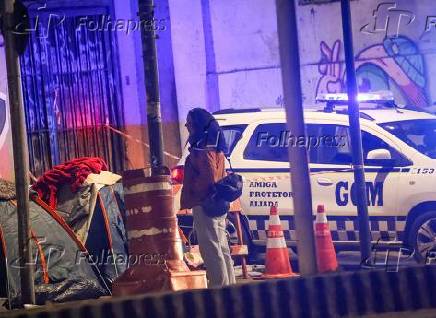 Moradores do Complexo 9 de Julho (SP).