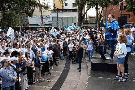 Chavismo y oposición hacen un último llamado a votar en cierre de campaña para municipales