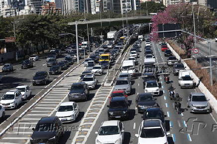 Movimentação intensa de veículos no Complexo Cebolinha