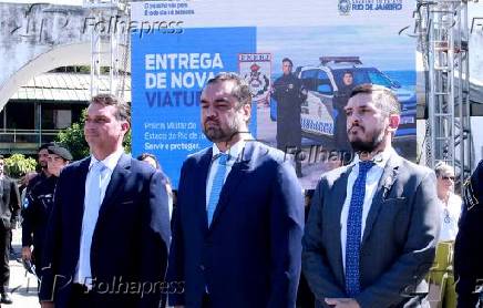 Governador do rio, claudio castro entrega carros para policia militar do estado