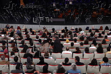 First female conductor leads Tehran's Symphony Orchestra