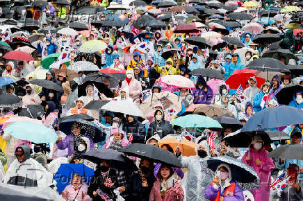 Far-right protesters attend a rally to support South Korean ousted President Yoon Suk Yeol in Seoul