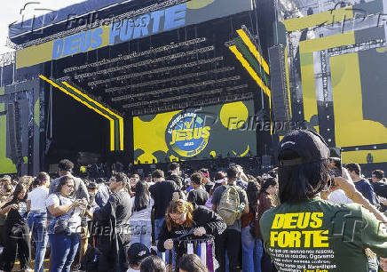 Fiéis se preparam para a Marcha para Jesus que terá uma caminhada da estação Luz do Metrô