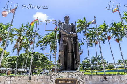 Simon Bolivar bronze statue