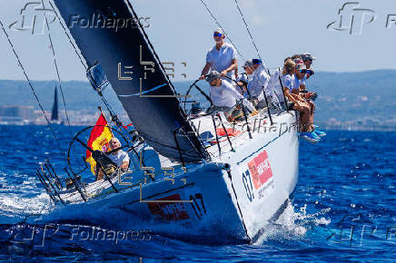 El rey se embarca en el Aifos