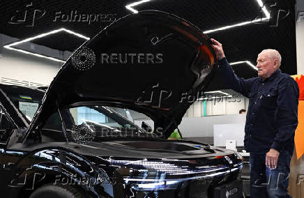 A customer inspects the Zeekr 7X electric car at a car dealership in Moscow