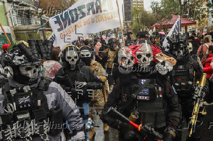 El 'Día del Orgullo Friki' se fortalece en Bolivia con un desfile cientos de fanáticos