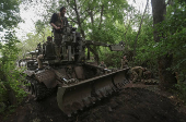 Servicemen of the Ukrainian Armed Forces fire a self-propelled gun toward Russian positions on a front line in Donetsk region