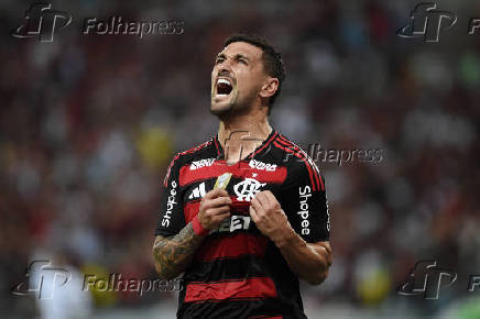 Partida entre Flamengo e Fortaleza pelo Campeonato Brasileiro 2025.