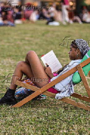 Movimentação durante o sétimo dia da Feira do Livro