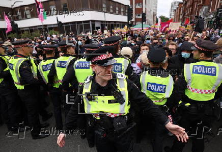 Anti-fascist protest outside hotel housing asylum seekers in London