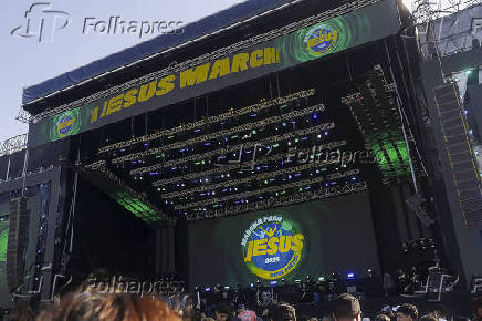 Fiéis se preparam para a Marcha para Jesus que terá uma caminhada da estação Luz do Metrô