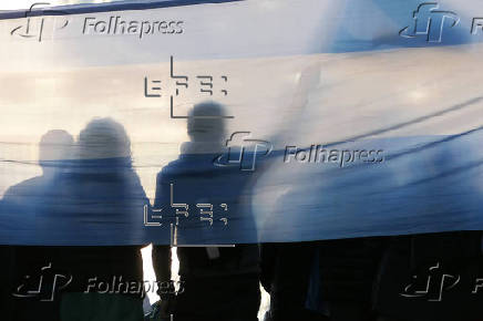 Simpatizantes de Cristina Fernández celebran el Día de la Bandera en Buenos Aires