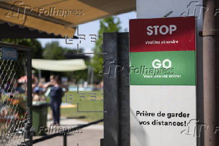 Puntrut JU municipality bans non-Swiss residents from entering the outdoor pool
