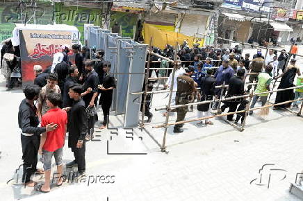 Mourning processions of Shiite Muslims on the eve of Ashura in Lahore