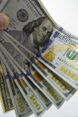 Dólar tem nova disparada e fecha em recorde de R$ 6,26