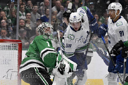 NHL: Vancouver Canucks at Dallas Stars