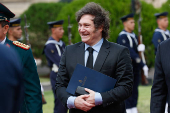 Milei llega a Asunción para reunirse con Peña en su primera visita oficial a Paraguay