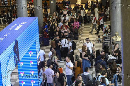 Movimento intenso no saguão de embarque do aeroporto de Congonhas