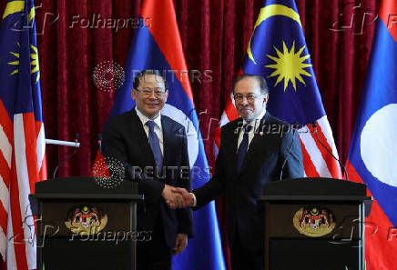 The Prime Minister of Laos meets his Malaysian counterpart during his visit to Malaysia