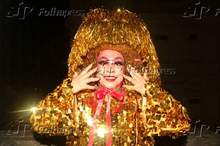 Maria Alcina brilha em apresentação na Casa de Francisca