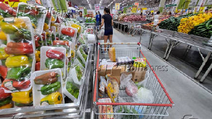 Produtos à venda em mercado atacadista em SP