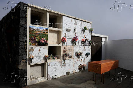 The coffin of a migrant girl, who was on a boat that capsized as it neared La Restinga harbor on the island of El Hierro, sits before its entombment in El Pinar