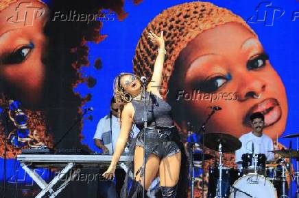 Tássia Reis canta no Popload Festival no Parque Ibirapuera