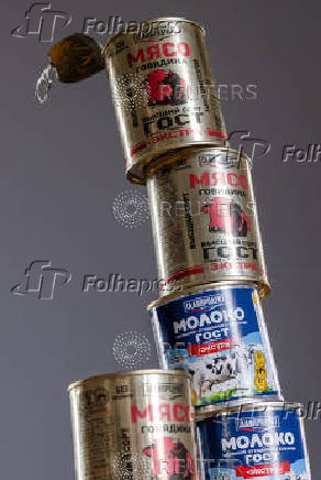 Illustration shows Glavprodukt canned goods