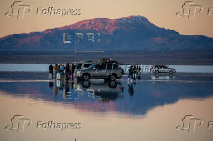 Atardecer en el salar de Uyuni en Bolivia